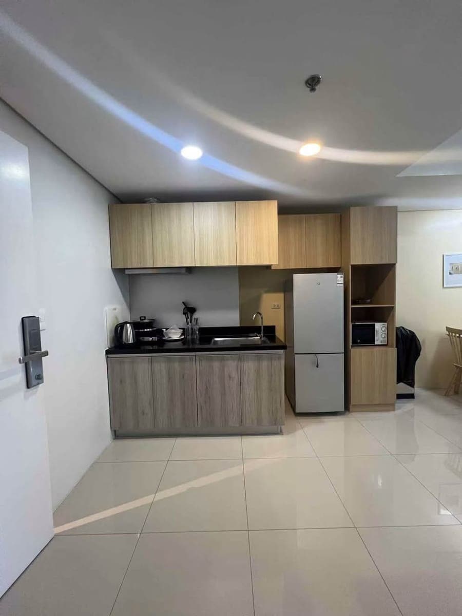 FOR RENT | NEWLY TURNED OVER 2-BEDROOM UNIT WITH BALCONY AT 100 WEST MAKATI - photo 2