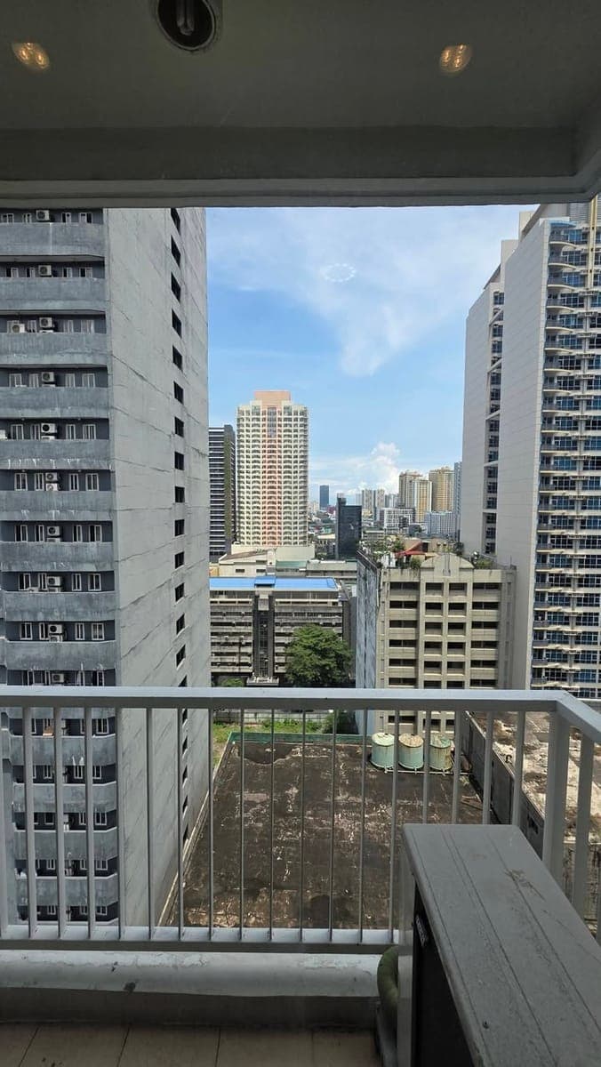 FOR RENT: 2BR Corner Unit w/ Balcony - photo 3