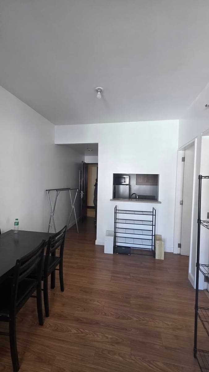 FOR RENT: 2BR Corner Unit w/ Balcony - photo 4