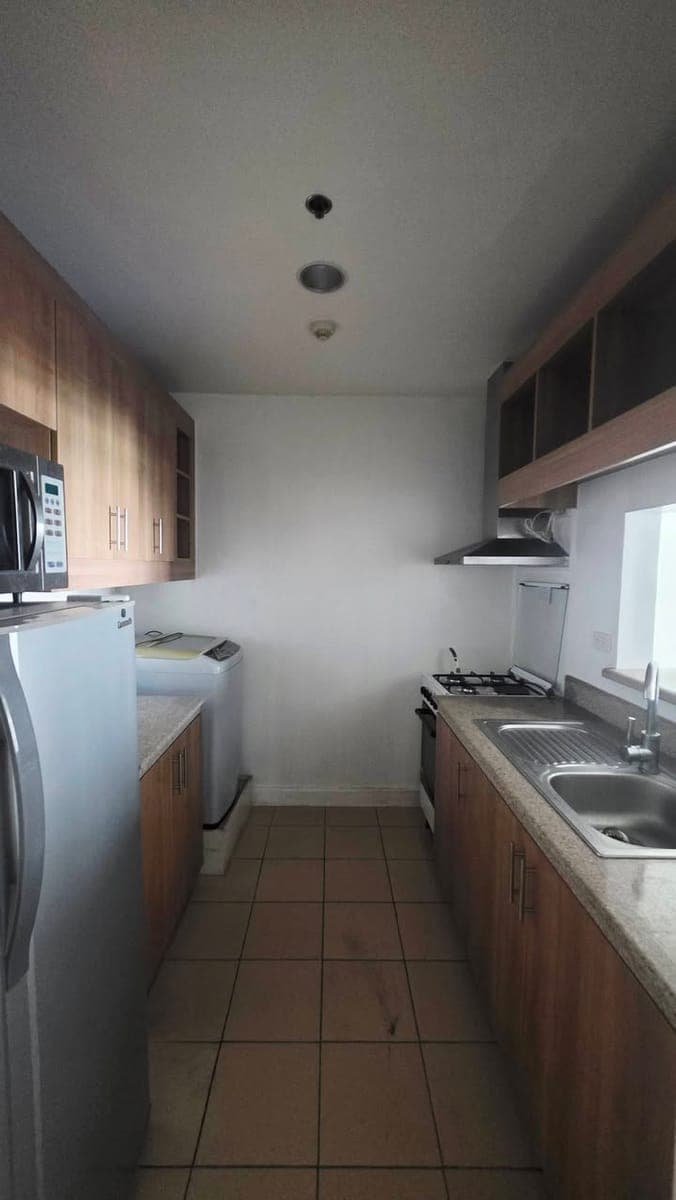 FOR RENT: 2BR Corner Unit w/ Balcony - photo 5