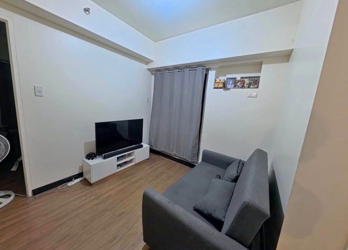 CONDO FOR RENT – HIGH FLOOR 1BR WITH BALCONY FULLY FURNISHED 🏢 - photo 1