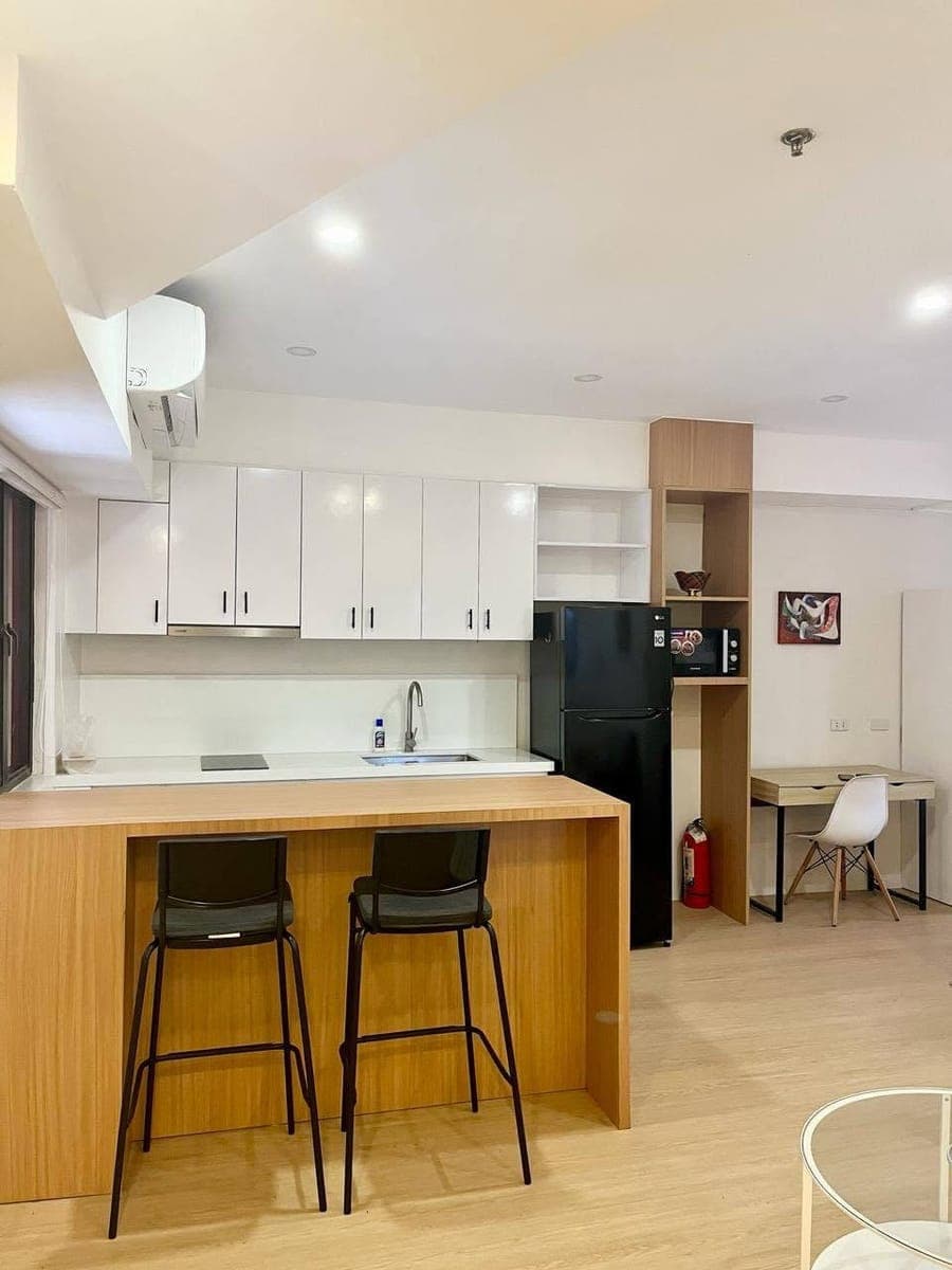 Fully Furnished 1 bedroom Unit in Prince Plaza 2, Legazpi Village, Makati City - photo 1