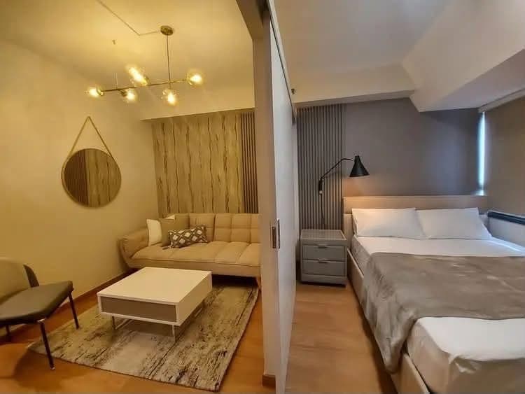 FOR LEASE: Fully furnished 1 Bedroom unit at The Rise, Makati - photo 1