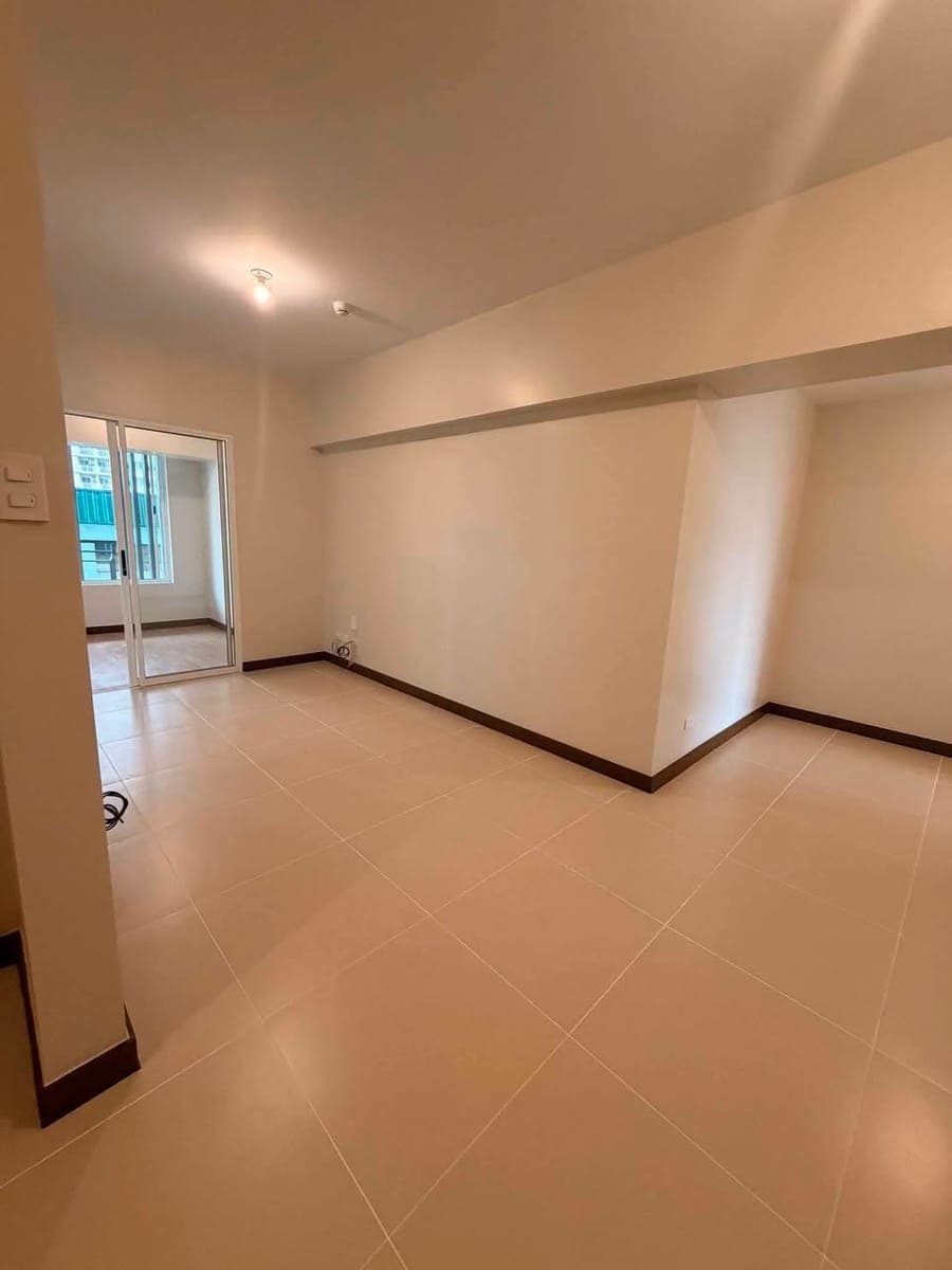 DMCI CONDO FOR RENT - photo 1