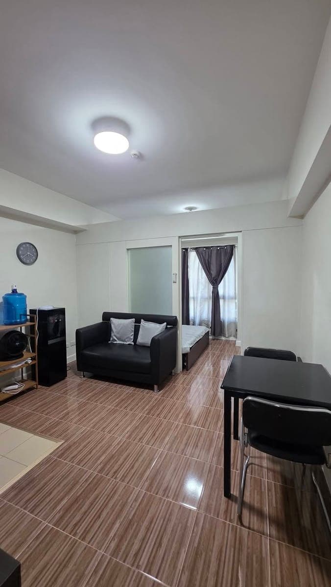 FOR RENT: 1BR Condo Unit w/ Balcony - photo 1