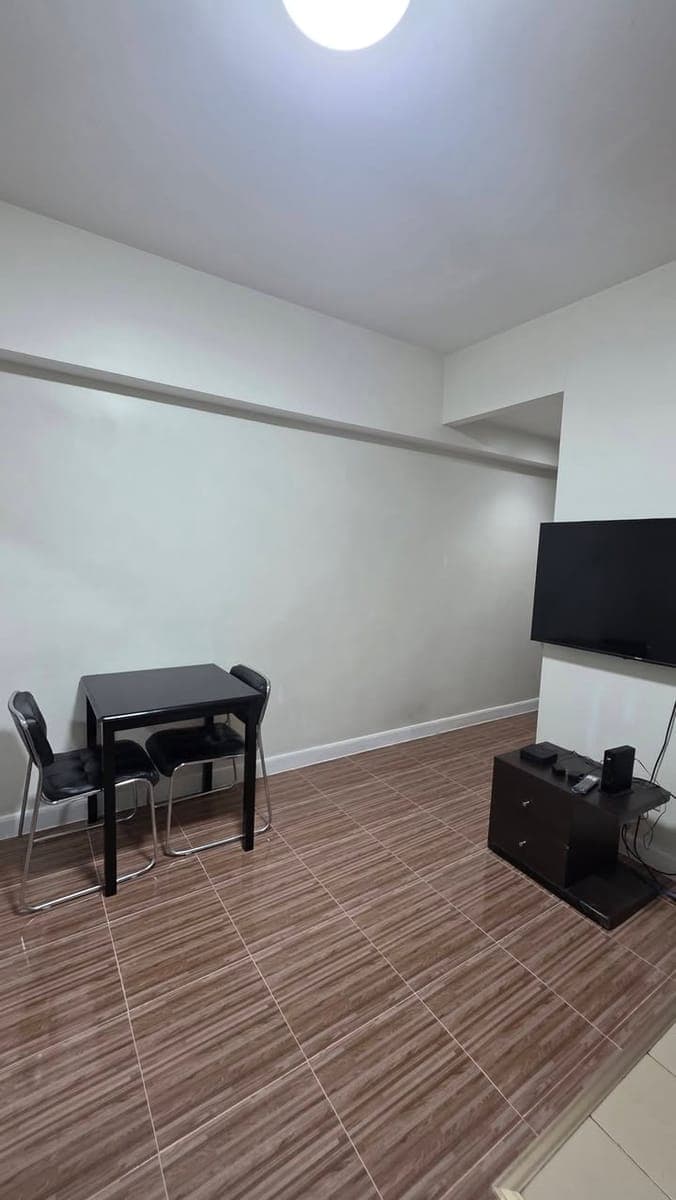 FOR RENT: 1BR Condo Unit w/ Balcony - photo 4