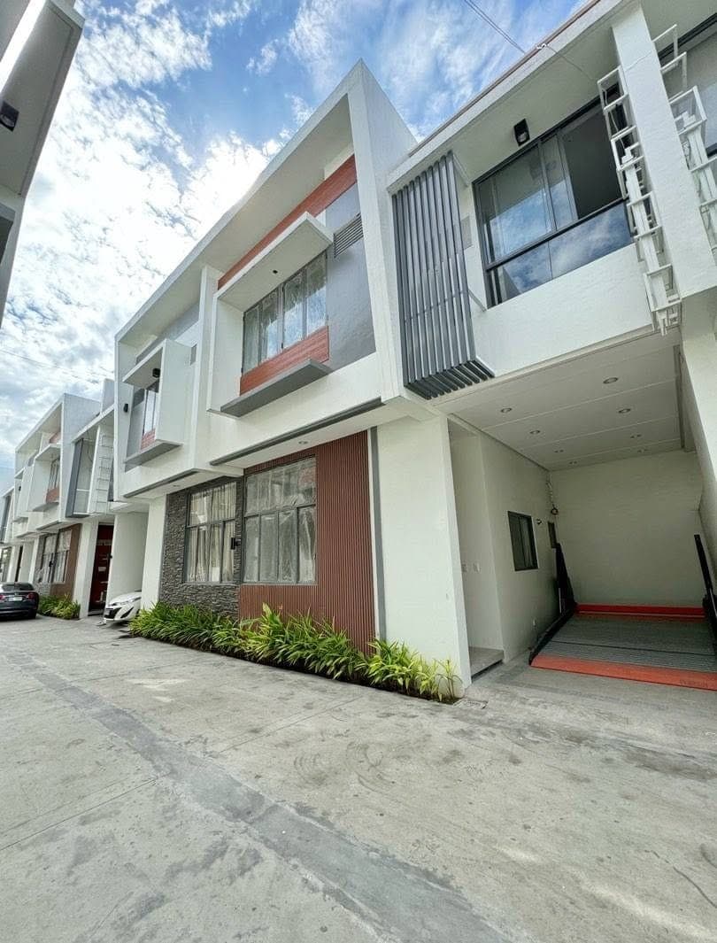 ⭕ 3BR Townhouse for RENT near QC General Hospital / SnR ⭕ - photo 1