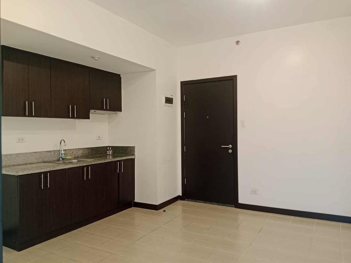 FOR RENT: 1-Bedroom Bare Unit at San Lorenzo Place, Makati 🏙️ - photo 4