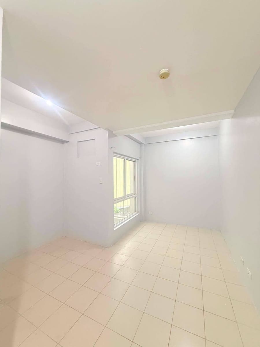 Studio type Bare unit For Rent in Brgy Tejeros Makati City Very Near to Makati City Hall, Ayala Circ... - photo 4