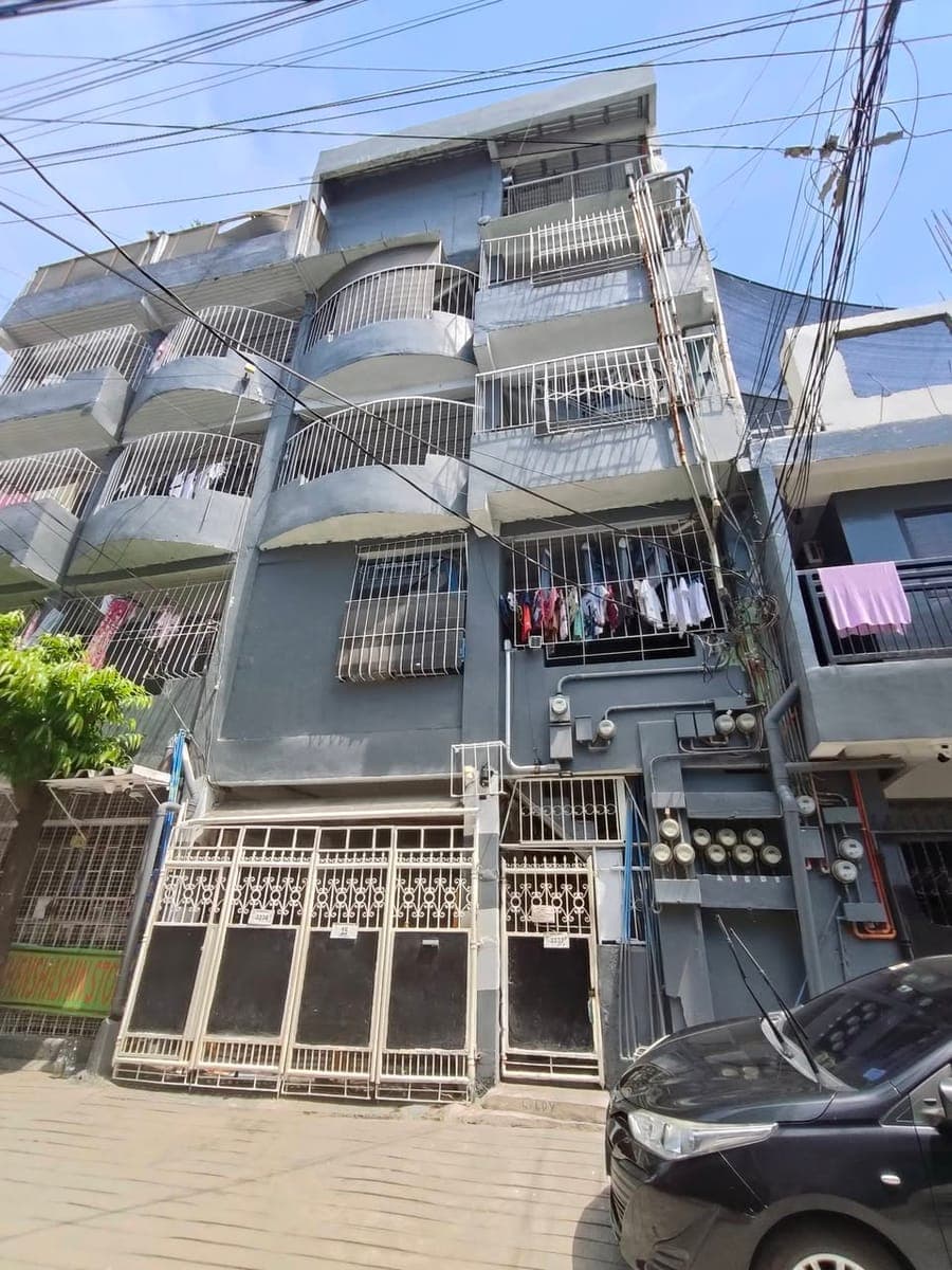 ANOTHER VACANT UNIT 💌 - photo 1