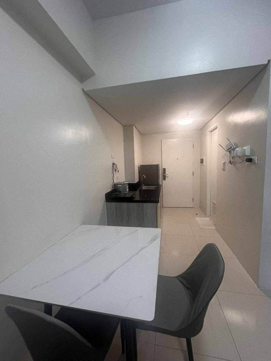 FOR RENT | 1-BEDROOM UNIT WITH BALCONY AT 100 WEST MAKATI‼️ - photo 2