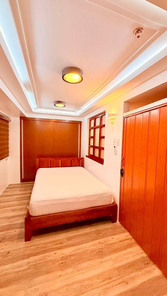 Cozy End-Unit for Rent - photo 3