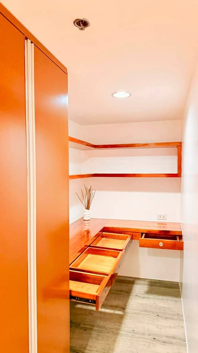 Cozy End-Unit for Rent - photo 4