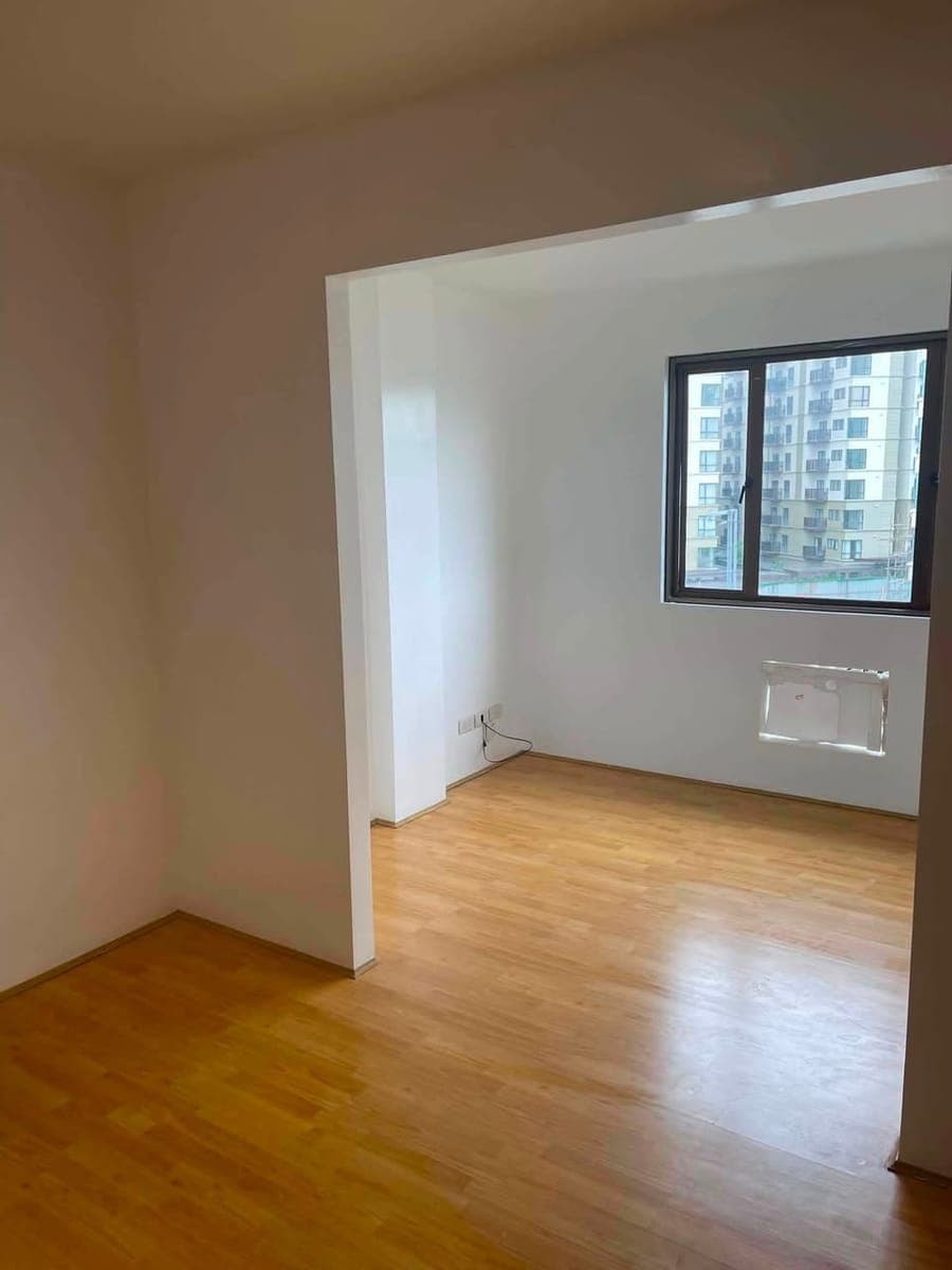 🏢 Low-Rise Condo Unit for Sale or Lease - photo 3