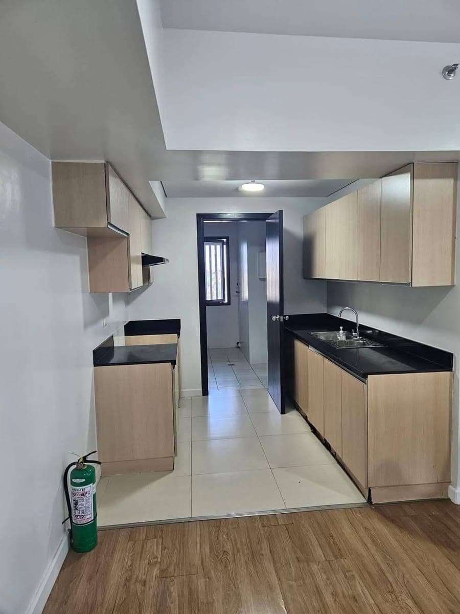 For Lease - photo 1