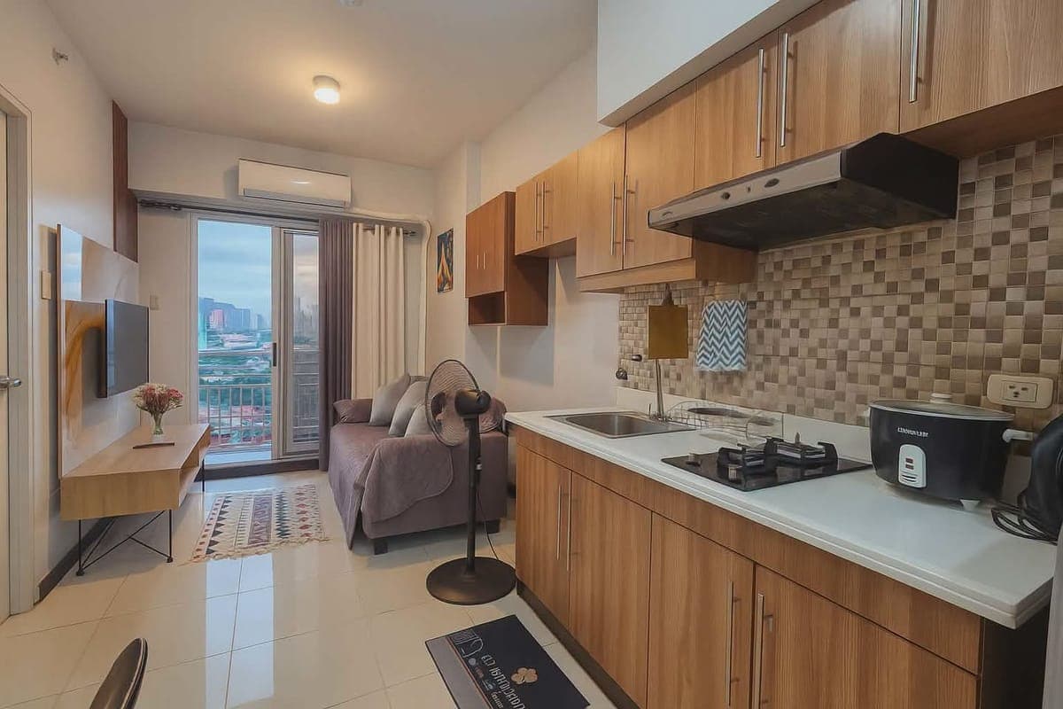 # **FOR LONG TERM RENT: Corner Prime 1-BR Zinnia South Towe**r - photo 1