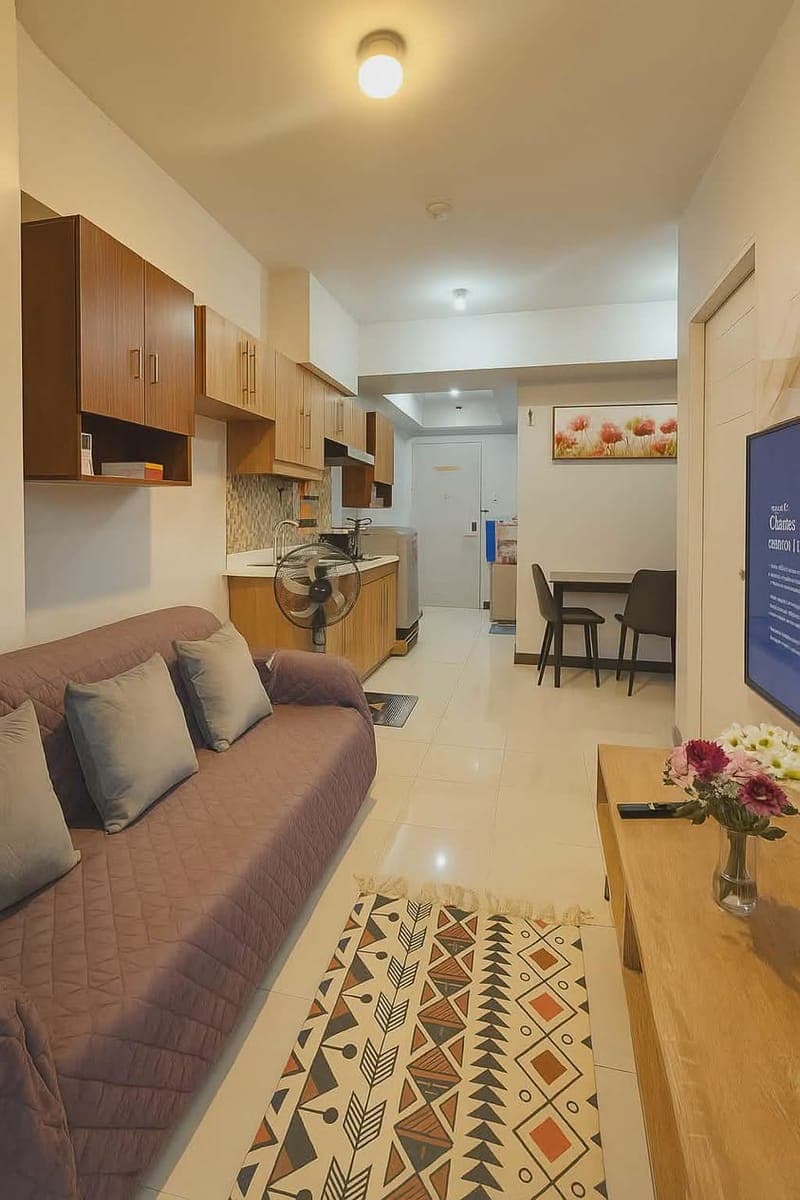 # **FOR LONG TERM RENT: Corner Prime 1-BR Zinnia South Towe**r - photo 2
