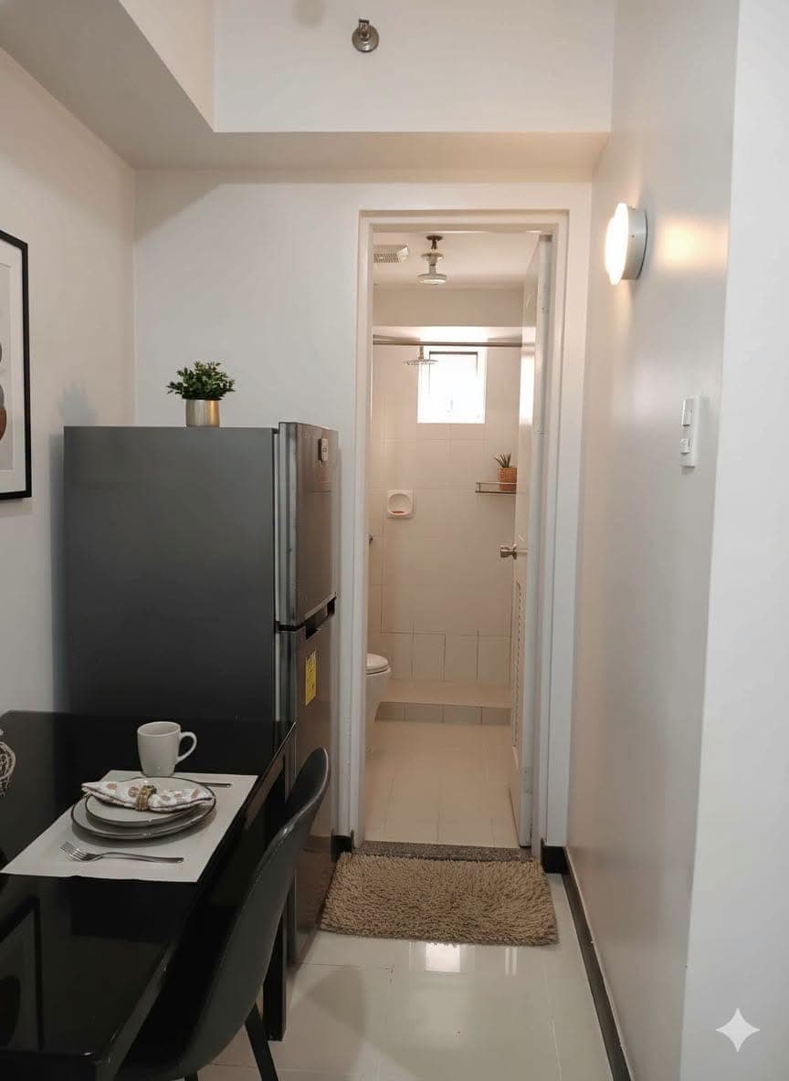 # **FOR LONG TERM RENT: Corner Prime 1-BR Zinnia South Towe**r - photo 5