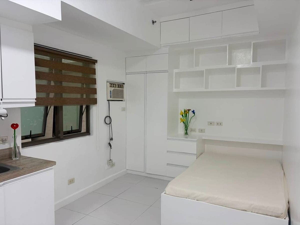 Furnished Greenbelt Makati Studio for Rent at KL Tower - photo 1