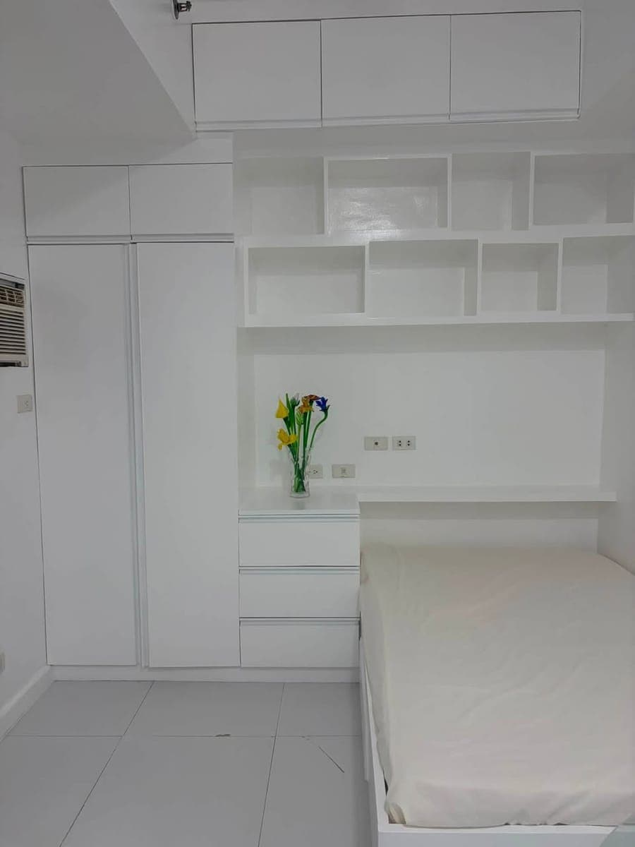 Furnished Greenbelt Makati Studio for Rent at KL Tower - photo 2
