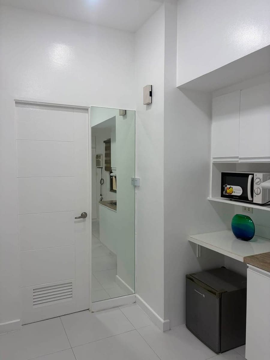 Furnished Greenbelt Makati Studio for Rent at KL Tower - photo 5