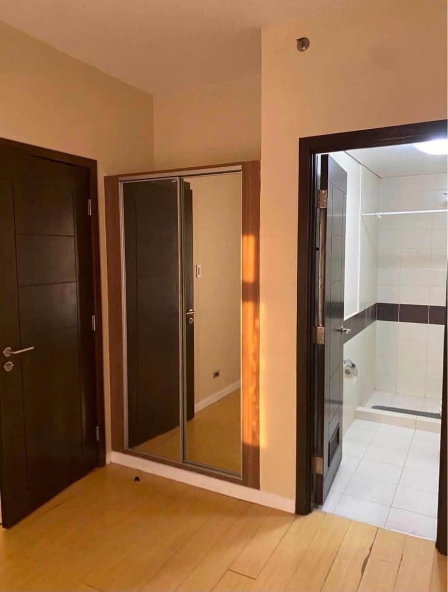 SEMI-FURNISHED 1BEDROOM CONDO UNIT FOR RENT. - photo 4