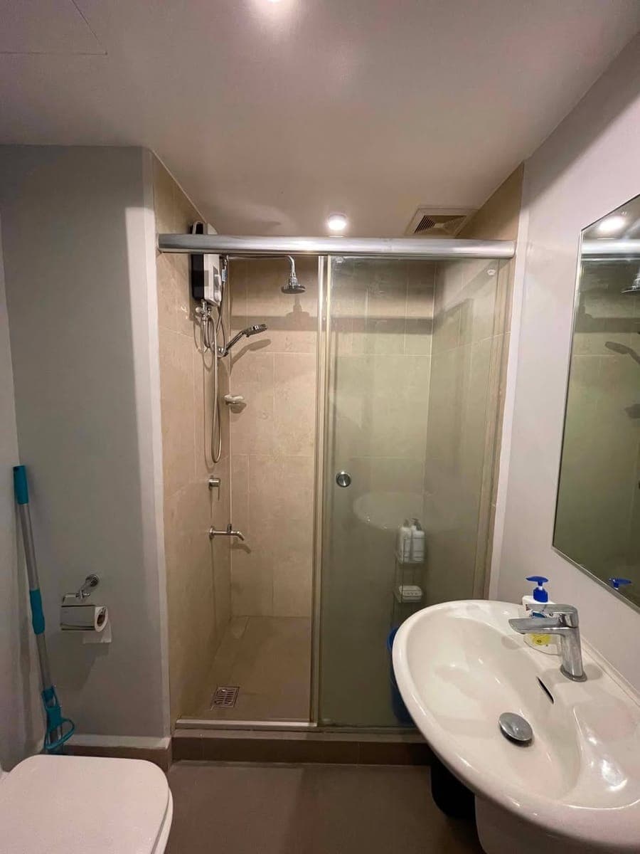 🏡 LEASE WITH OPTION TO PURCHASE – THE RISE MAKATI - photo 1
