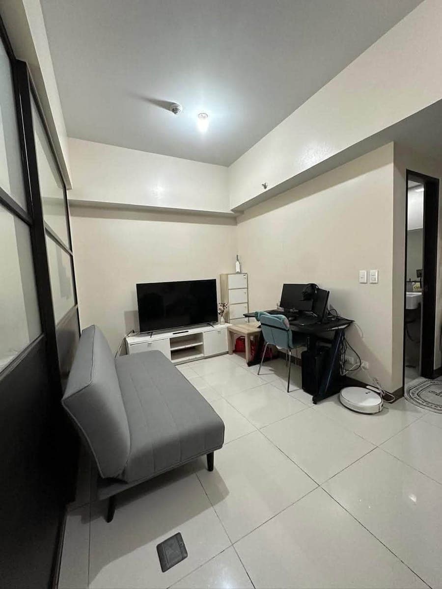 For Rent in San Antonio Residences, Makati. - photo 2