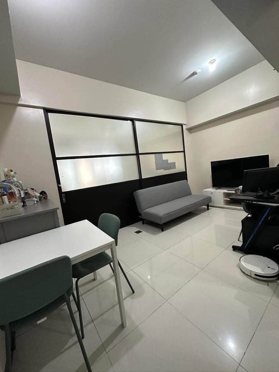 For Rent in San Antonio Residences, Makati. - photo 4