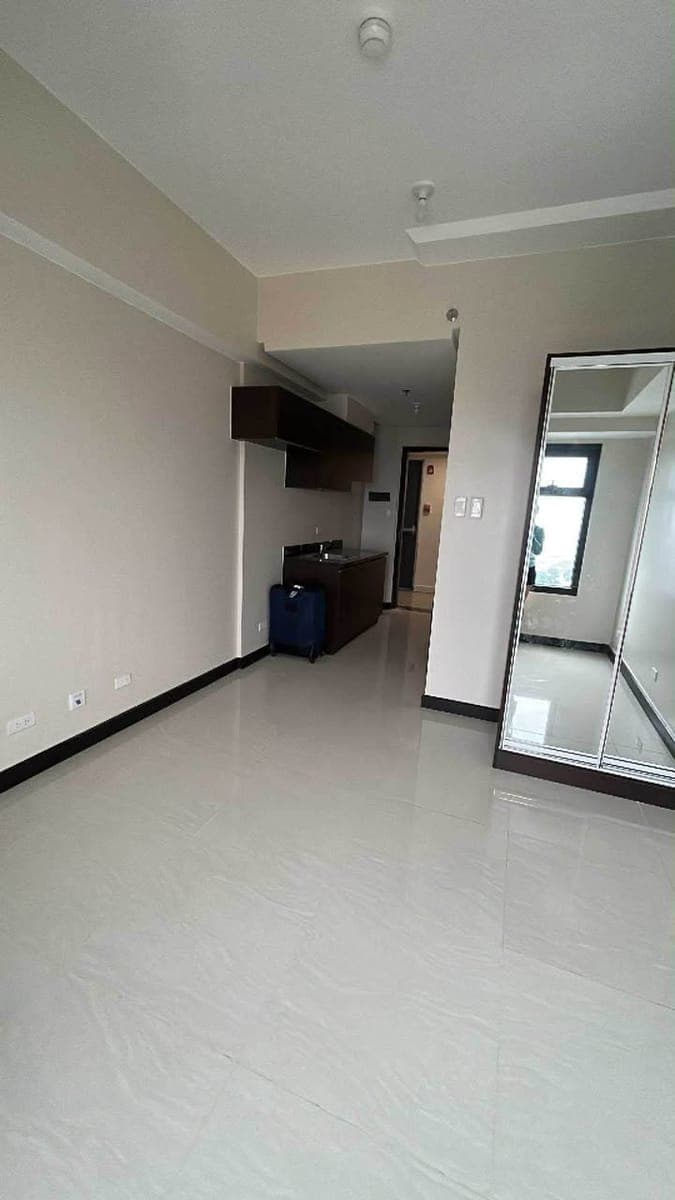 AURORA ESCALADES CUBAO FOR RENT 📌 READ DETAILS ⬇️ ⬇️16k - photo 1
