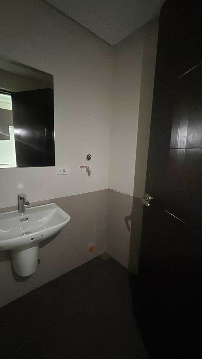 AURORA ESCALADES CUBAO FOR RENT 📌 READ DETAILS ⬇️ ⬇️16k - photo 5