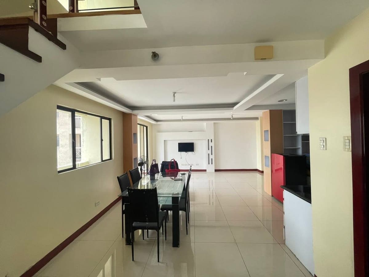 FOR RENT - 4BR Unit at Torre Venezia - photo 2