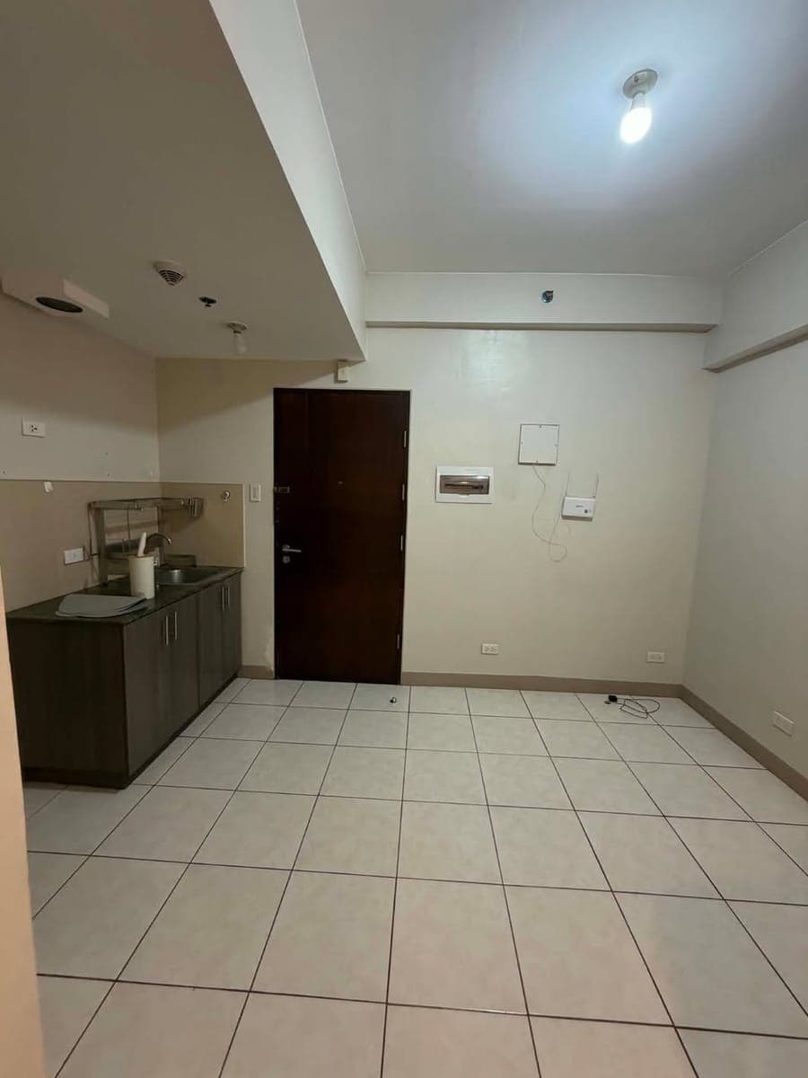 2-BEDROOM   unit with balcony FOR RENT - photo 2