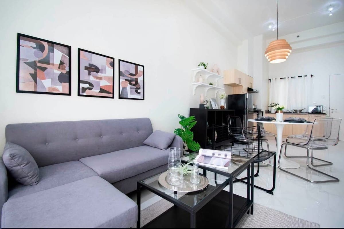 ✨ Fully Furnished 2BR Penthouse with Balcony | Lumiere Residences - photo 1