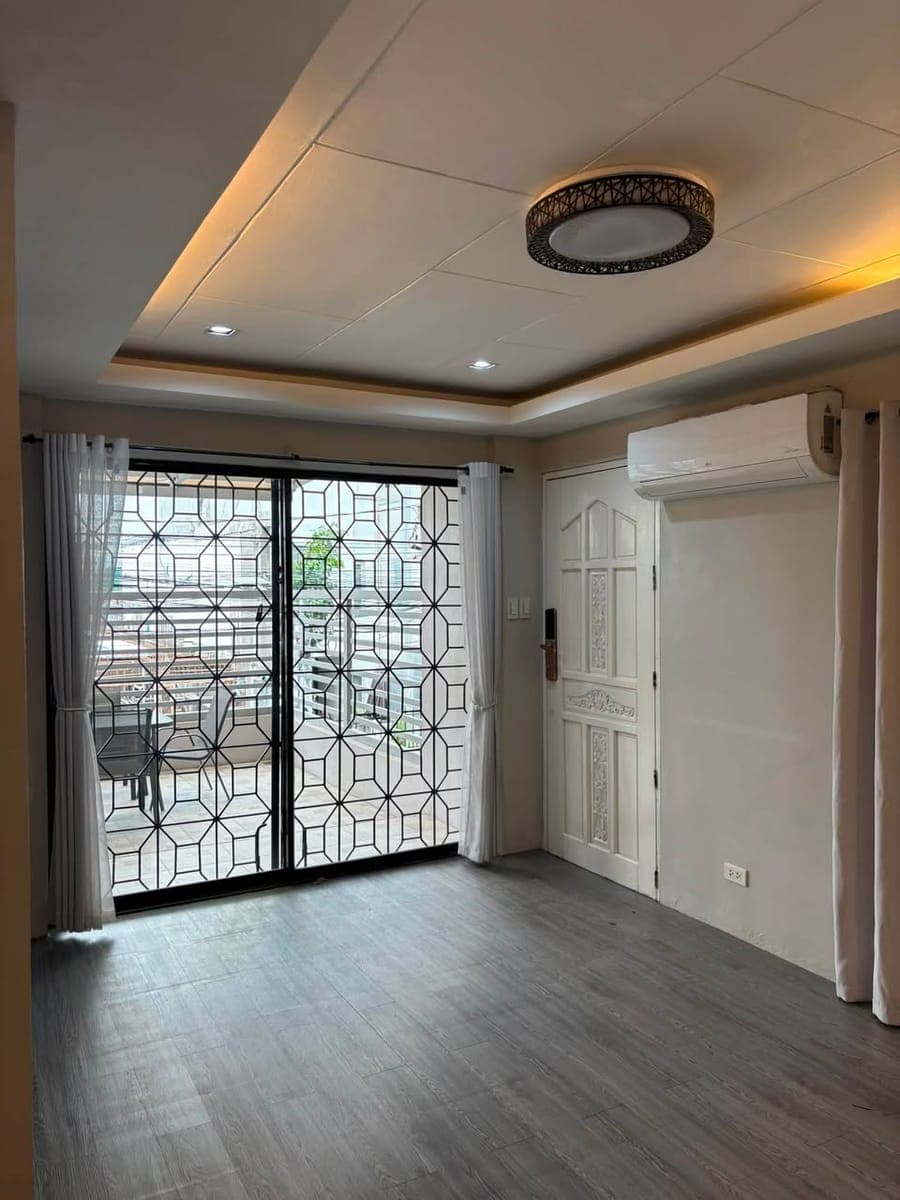 Unit For Rent - photo 1