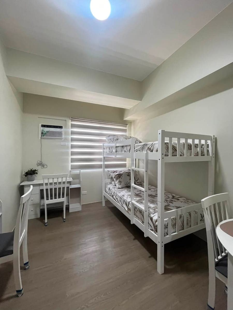 URGENT! Looking for 1 female roommate! - photo 1