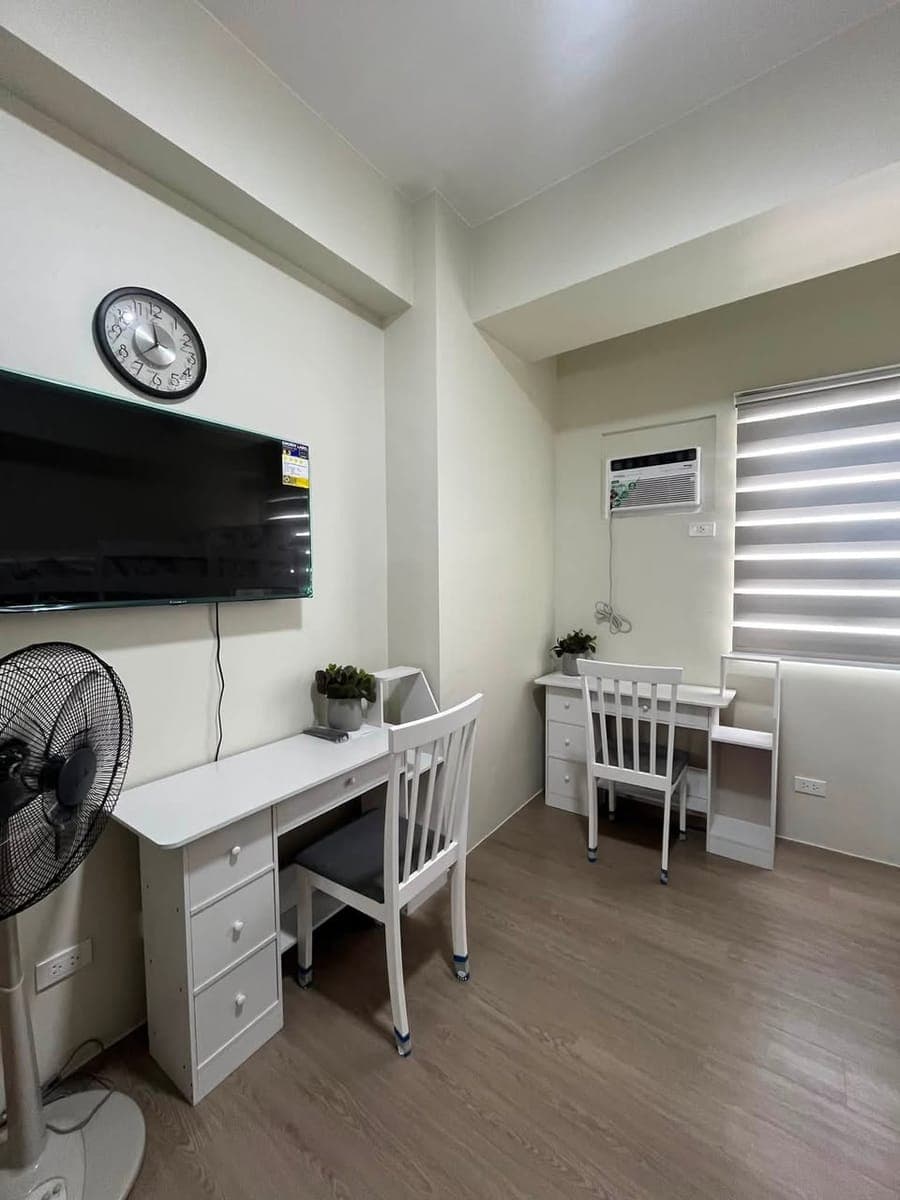 URGENT! Looking for 1 female roommate! - photo 2