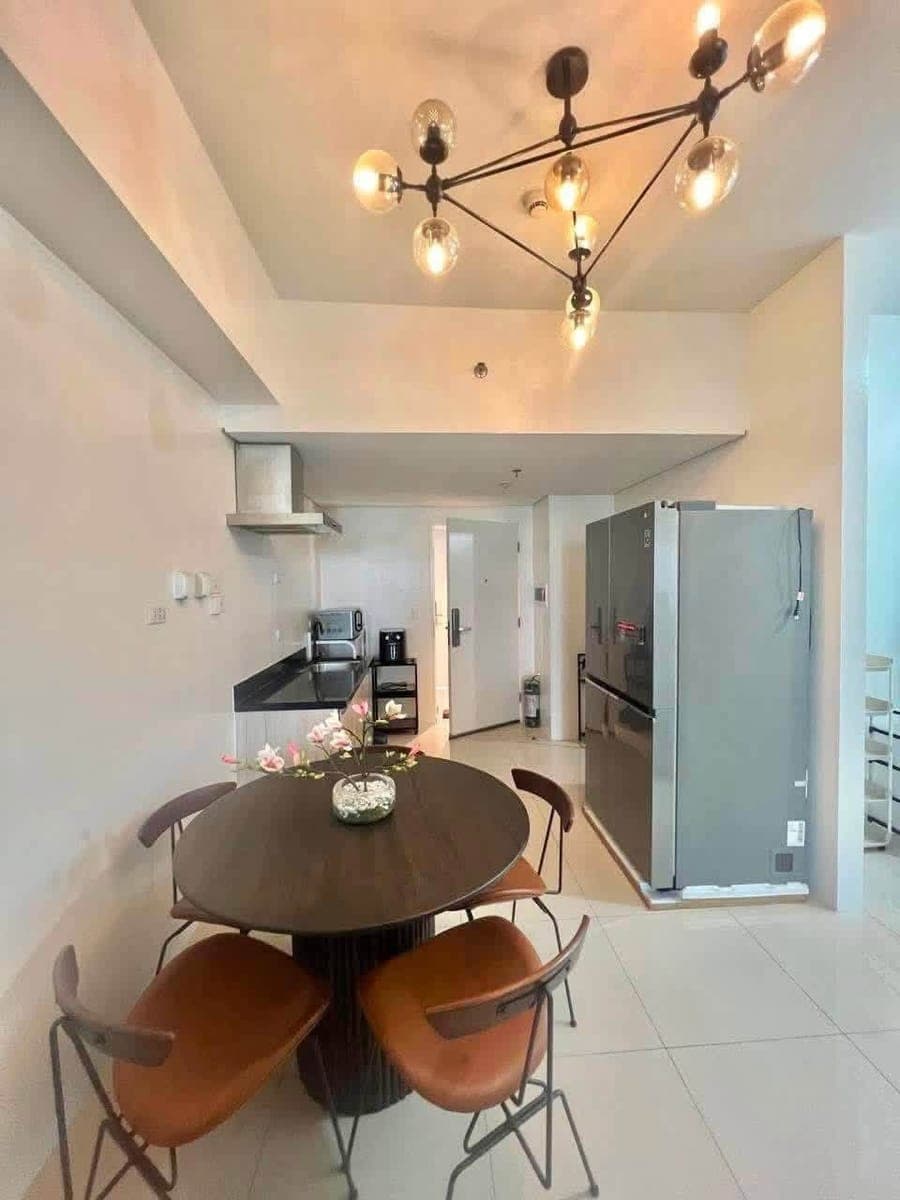 40K MONTHLY‼️2-BEDROOM WITH BALCONY AT 100 WEST MAKATI‼️ - photo 2