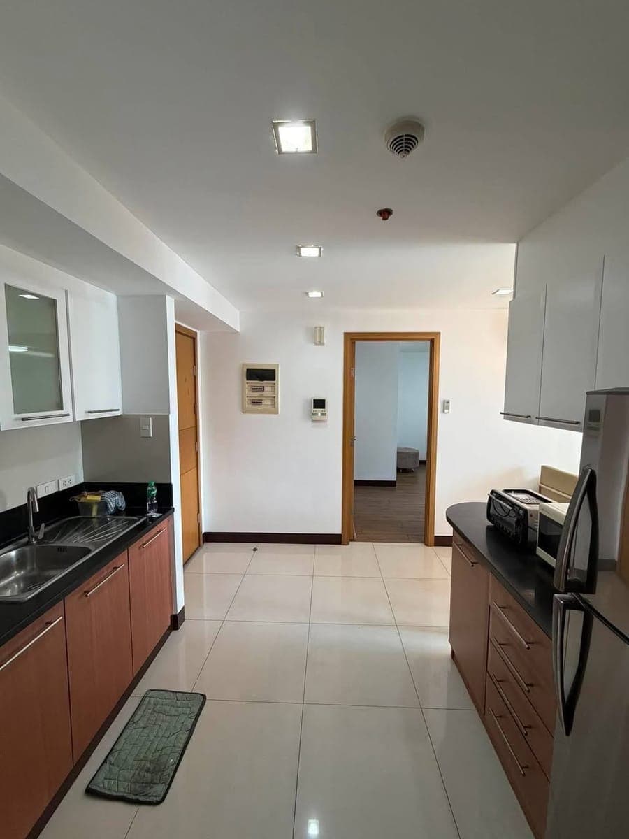 One Central condominium  Makati 📍📍📍 - photo 2