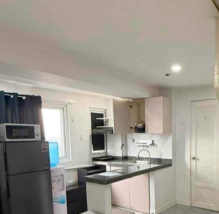 2-3bedroom CONDO SHARING available - photo 1