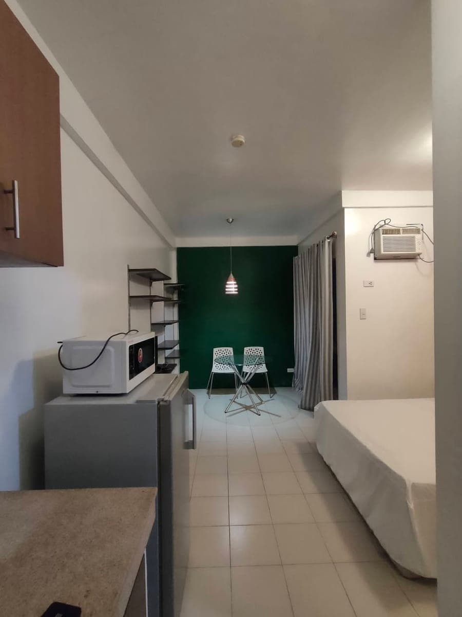 Studio type Semi Furnished For Rent in Brgy Tejeros Makati City Very Near to Makati City Hall, Ayala... - photo 4