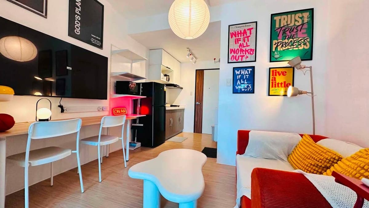 For short- and long-term lease: Fully furnished 1 bedroom in Studio A in Katipunan. With full, taste... - photo 1