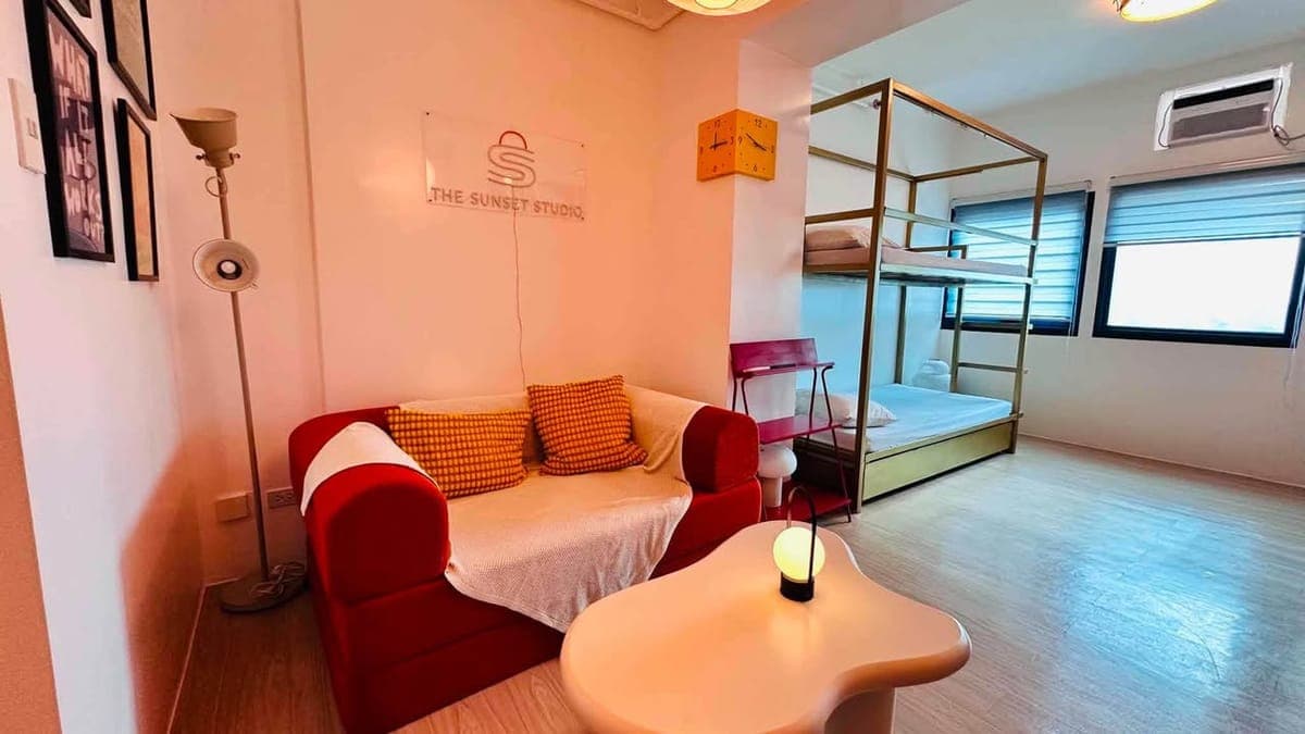 For short- and long-term lease: Fully furnished 1 bedroom in Studio A in Katipunan. With full, taste... - photo 2