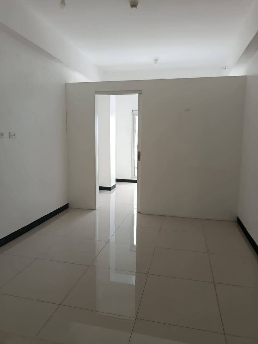 CONDO FOR RENT - photo 2