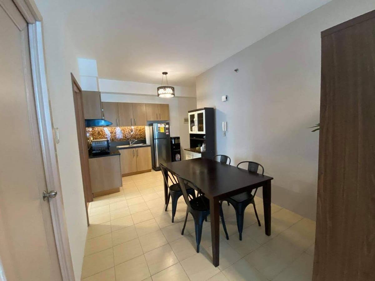 FOR RENT: Pet Friendly 2BR Corner Unit w/ Balcony - photo 3