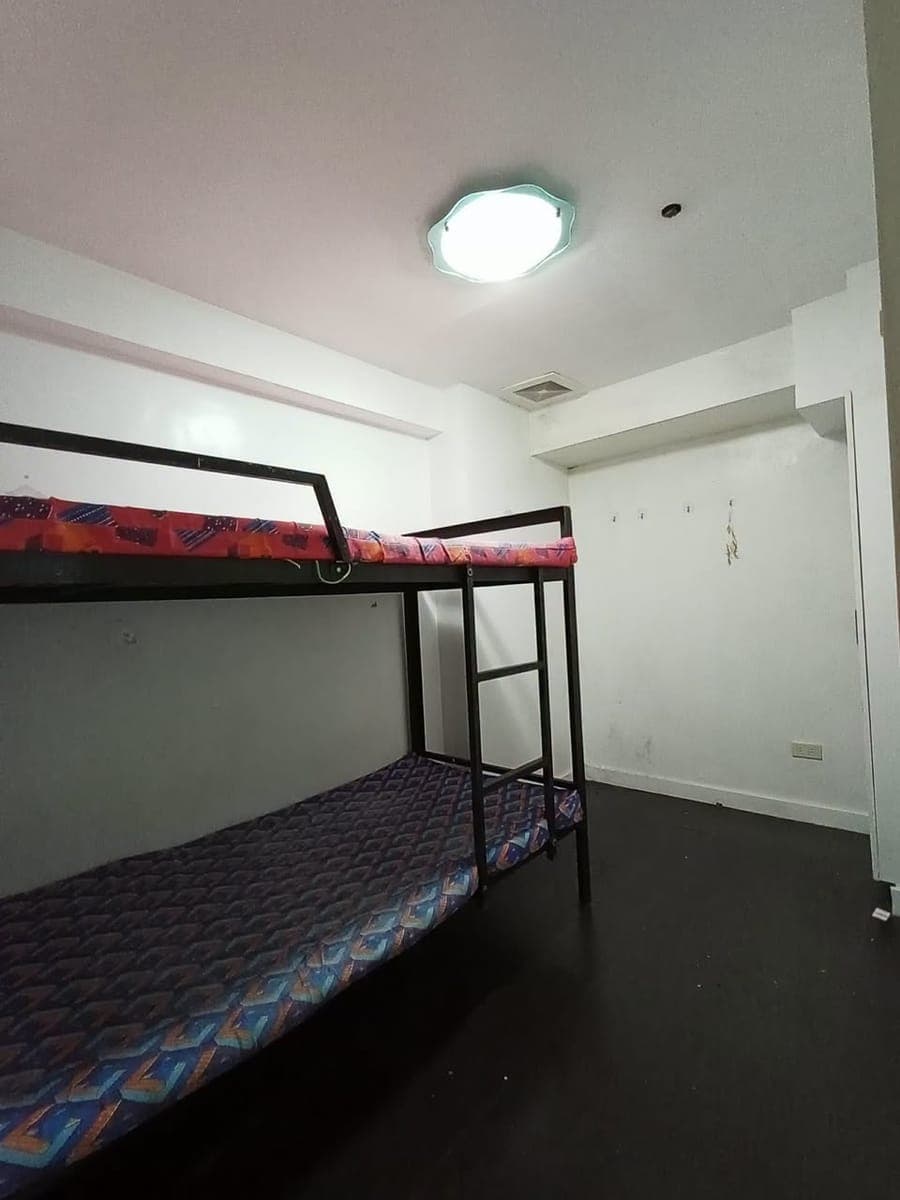 🏡 ROOM FOR RENT – Victoria Towers, Timog, Quezon City - photo 1