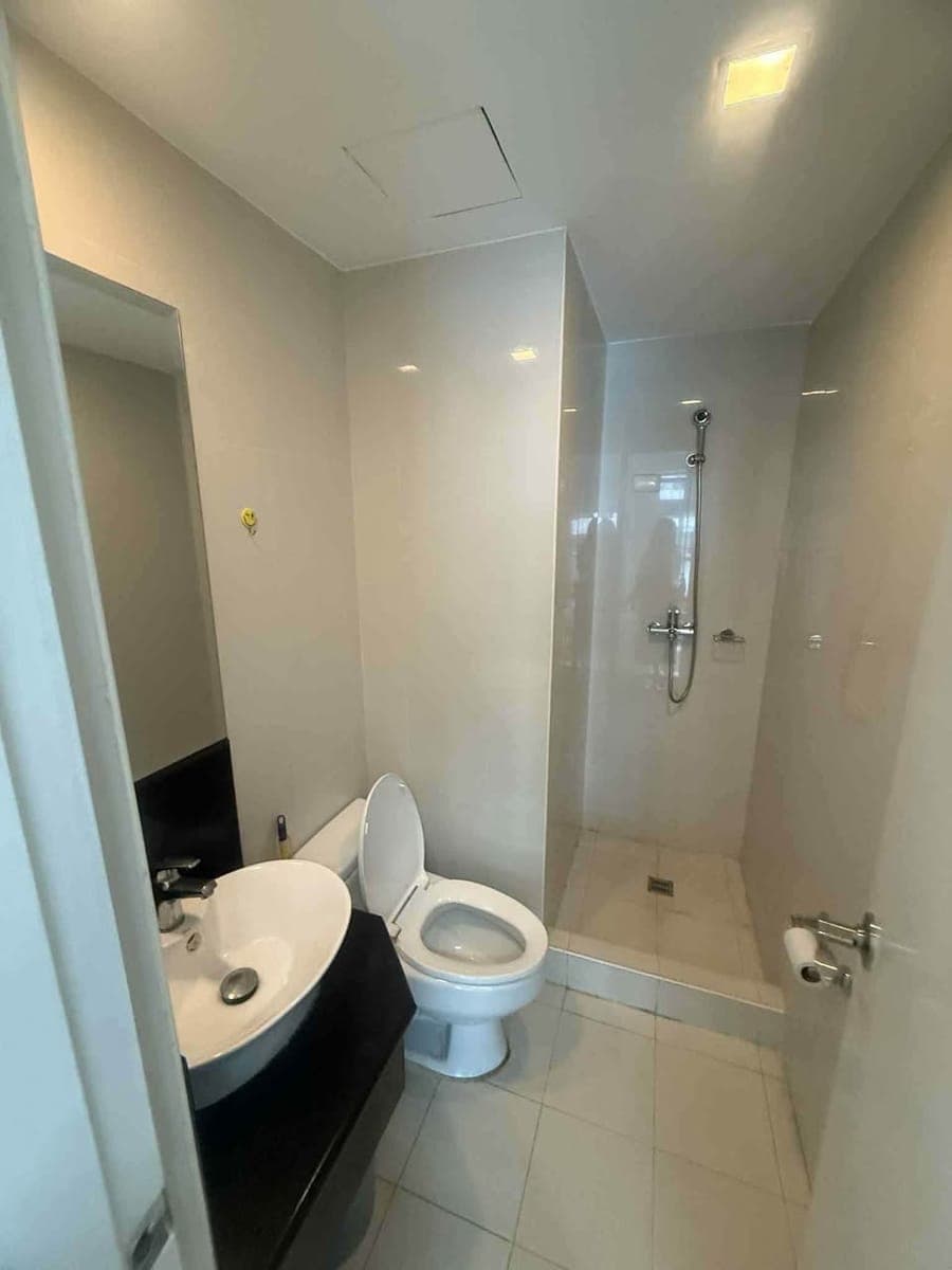 Studio Semi Furnished Legazpi Village Makati City - photo 3