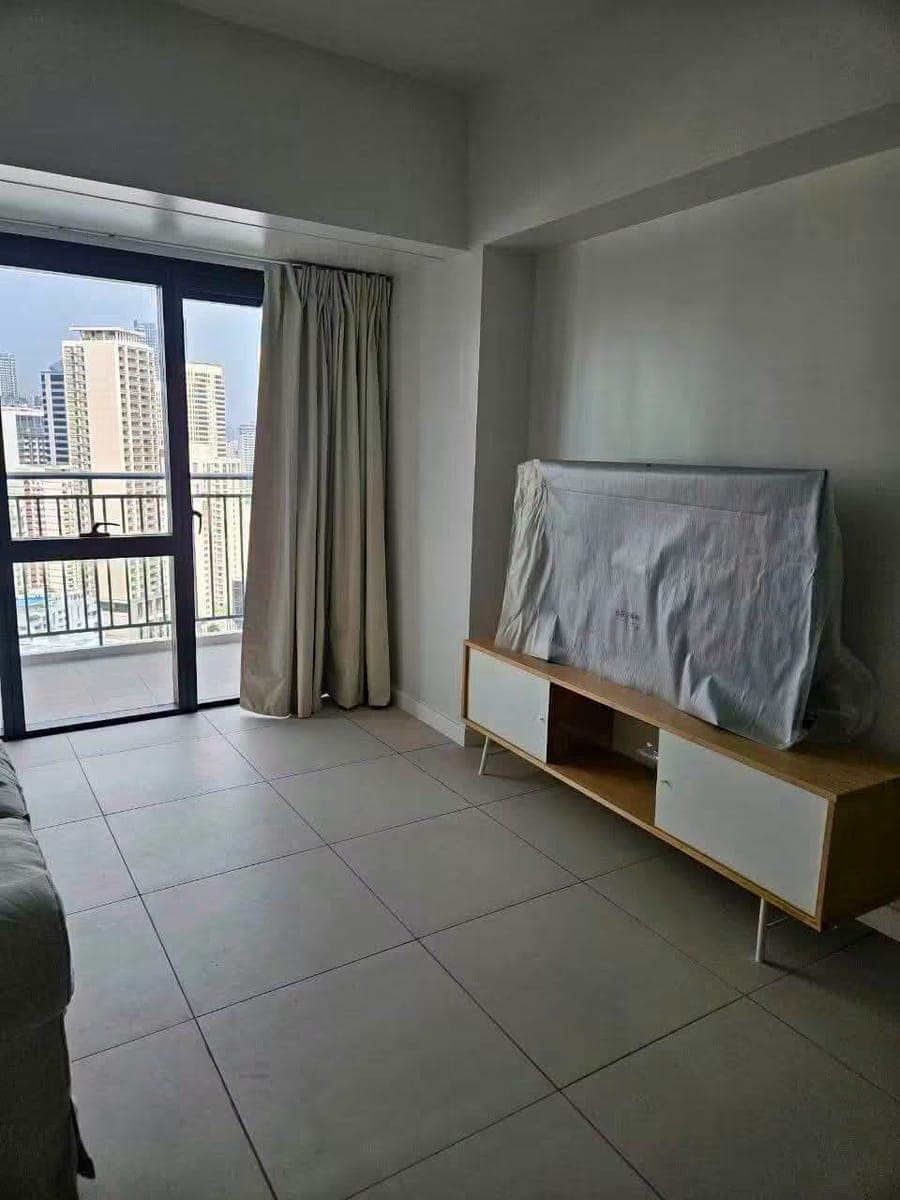For Rent 3Br at Gentry Residences - photo 2