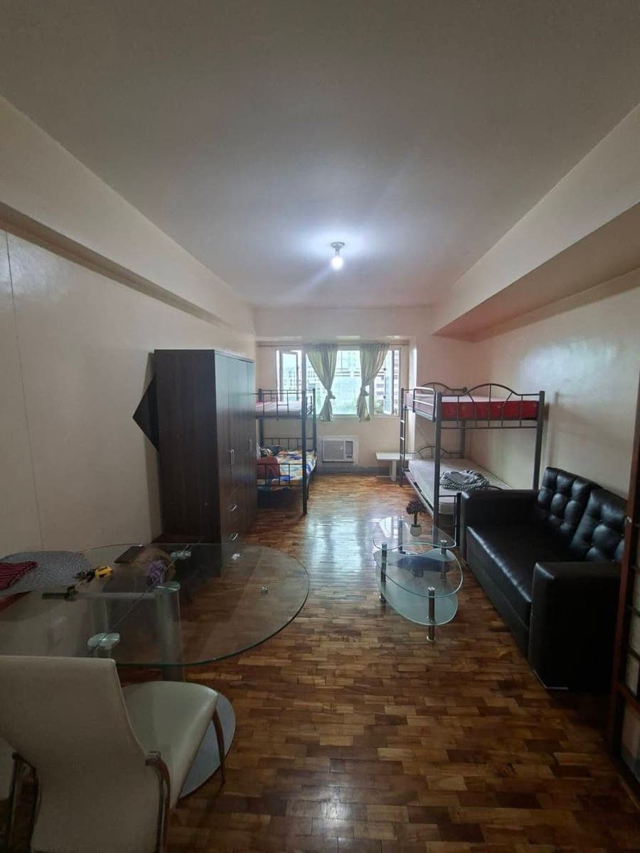 LOOKING FOR 1 MALE ACCOUNTANT, MAKATI CONDO SHARE - photo 1
