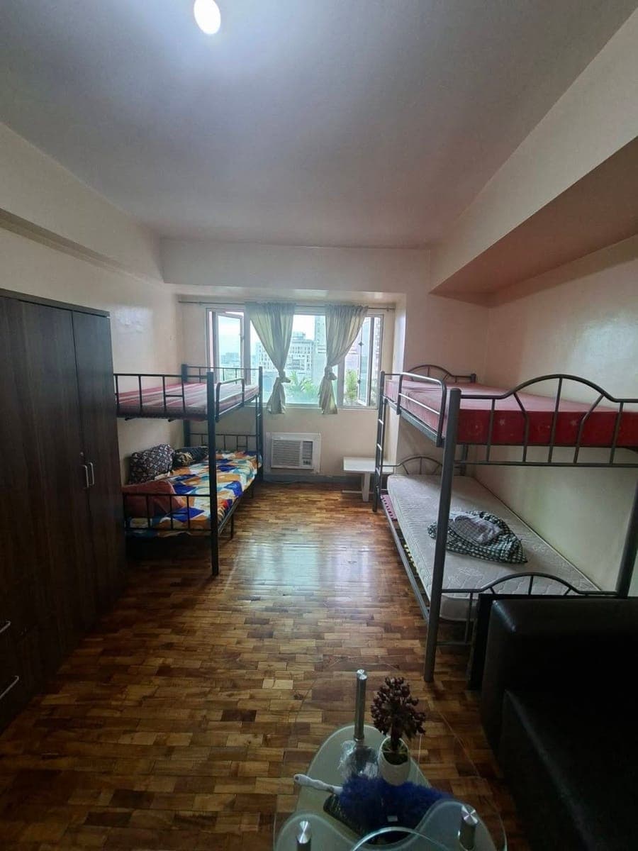 LOOKING FOR 1 MALE ACCOUNTANT, MAKATI CONDO SHARE - photo 5
